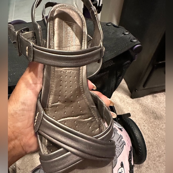 Silver/gray sandals - Picture 6 of 7